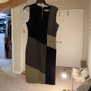 Calvin Klein sleeveless suit dress.Blck-wht print